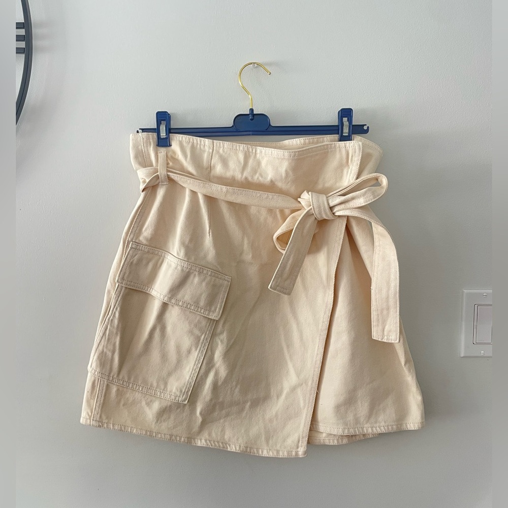 H&M Wrapover Tie High-Waisted Twill Skirt‎ - Picture 2 of 9